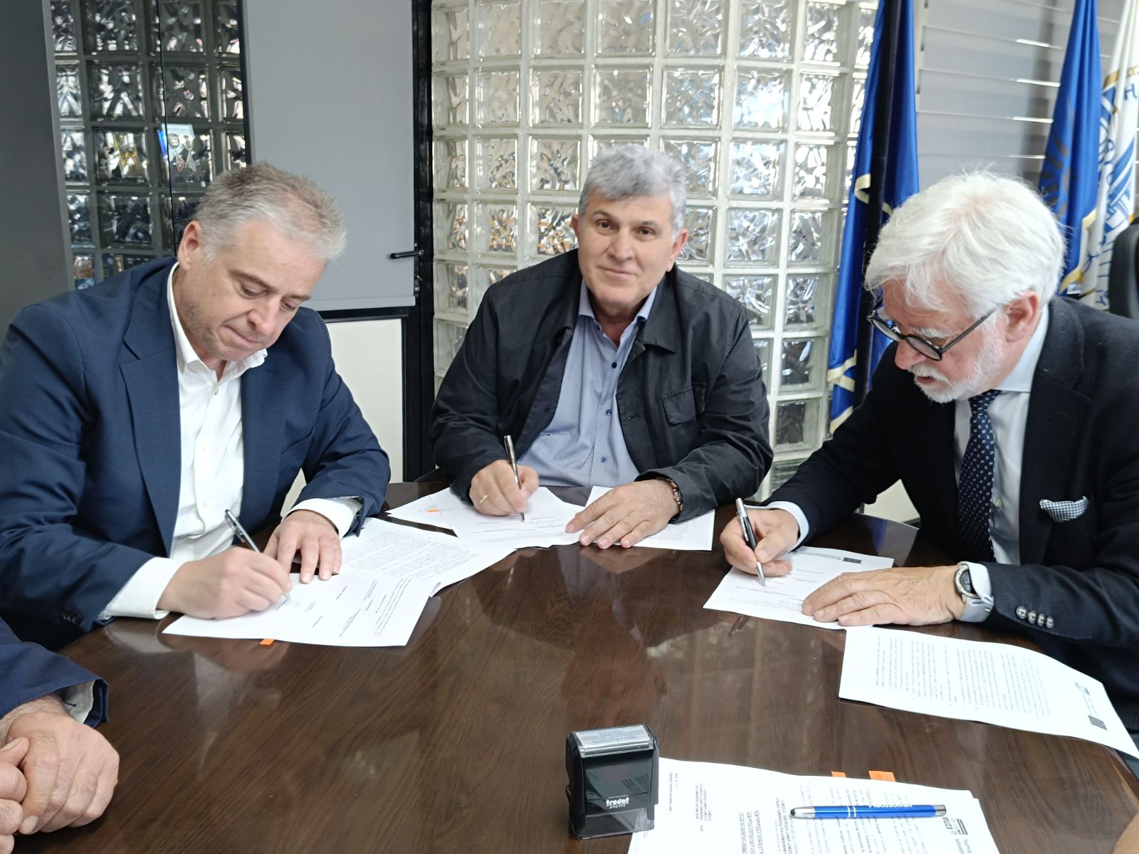 Υπογράφηκε η σύμβαση για την ανάπλαση του πάρκου Ελπίδος