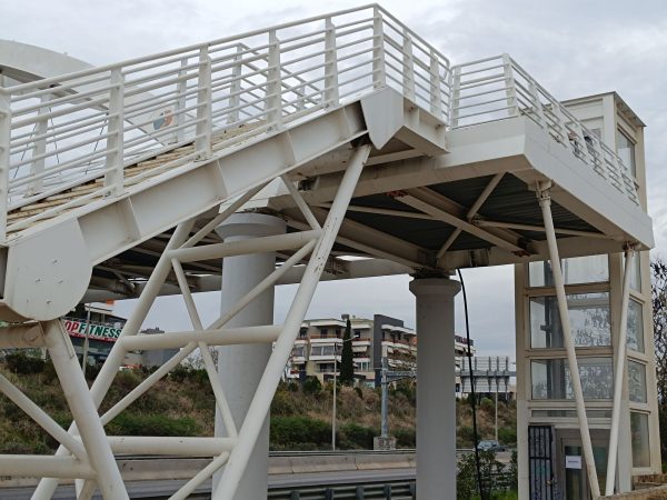 Τέθηκε σε λειτουργία ο ανελκυστήρας στην πεζογέφυρα της οδού Ολυμπιάδος, στην Περιφερειακή Οδό