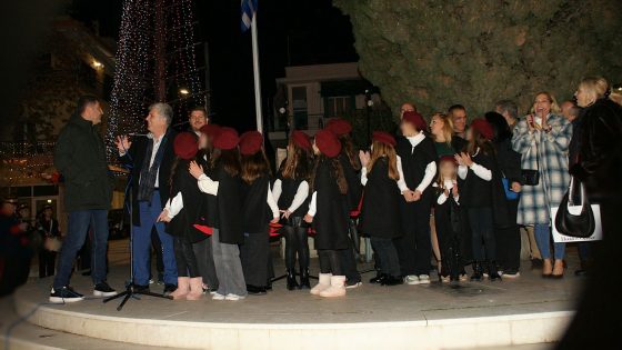 Δήμος Κορδελιού – Ευόσμου: Μπήκε και επίσημα στην εορταστική περίοδο με το άναμμα του χριστουγεννιάτικου δέντρου στο Ελευθέριο – Κορδελιό