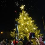 Σε μία απέραντη χριστουγεννιάτικη γιορτή μετατράπηκε η οδός Αντώνη Τρίτση