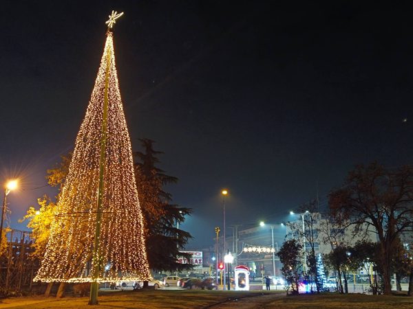 Φωταγωγήθηκε το Δέντρο Αθλητισμού στο Αθλητικό Πάρκο Ευόσμου - Για πρώτη φορά ο Δήμος Κορδελιού - Ευόσμου έχει φωταγωγήσει 4 χριστουγεννιάτικα δέντρα