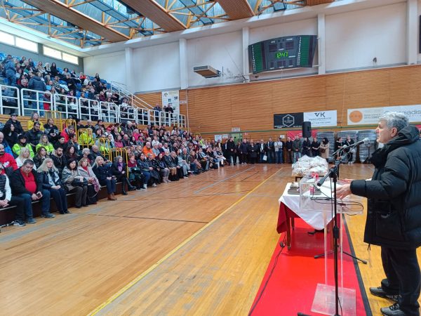 Ο Δήμος Κορδελιού - Ευόσμου καλωσόρισε τη νέα χρονιά με το κόψιμο της βασιλόπιτας