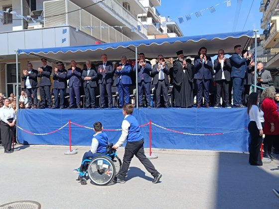 &Mu;&epsilon; &delta;ύ&omicron; &lambda;&alpha;&mu;&pi;&rho;έ&sigmaf; &pi;&alpha;&rho;&epsilon;&lambda;ά&sigma;&epsilon;&iota;&sigmaf; &tau;ί&mu;&eta;&sigma;&epsilon; &tau;&omicron;&upsilon;&sigmaf; ή&rho;&omega;&epsilon;&sigmaf; &tau;&omicron;&upsilon; 1821 &omicron; &Delta;ή&mu;&omicron;&sigmaf; &Kappa;&omicron;&rho;&delta;&epsilon;&lambda;&iota;&omicron;ύ &ndash; &Epsilon;&upsilon;ό&sigma;&mu;&omicron;&upsilon;